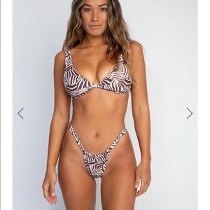 (TOP) BRAND NEW W TAGS SKATIE PENNY TOP